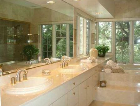 Awesome bathroom with Jaccuzzi
