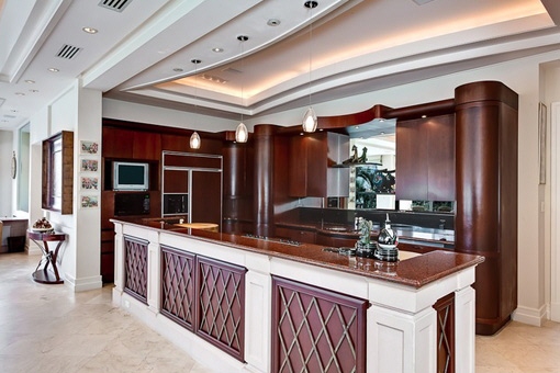 Luxurious and spacious kitchen area