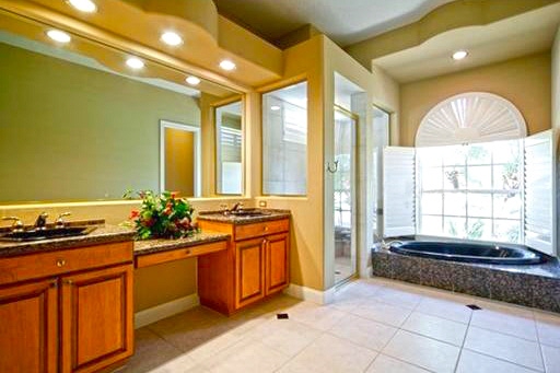 Luxurious and spacious bathroom