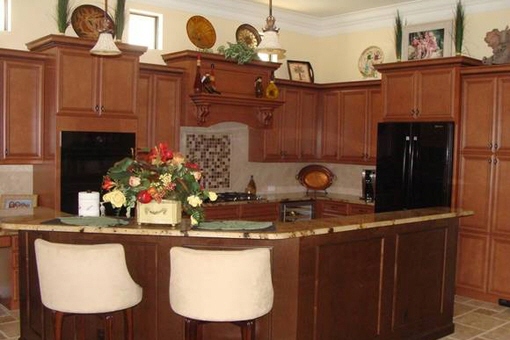 Family kitchen with breakfast bar in Fort Myers