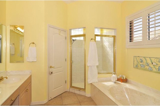 Luxurious bathroom with all amenities in Fort Myers