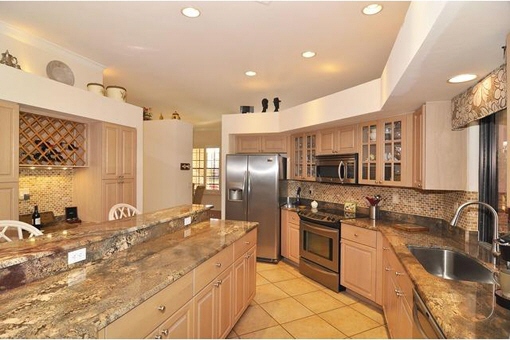 Fully equipped kitchen with breakfast bar in Fort Myers